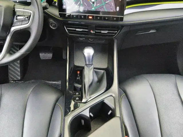 Roewe i5 — Фото автомобиля 16