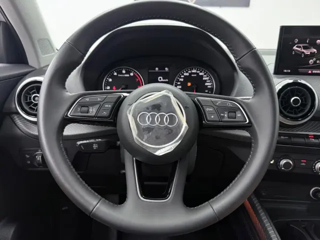 Audi Q2L — Фото автомобиля 7