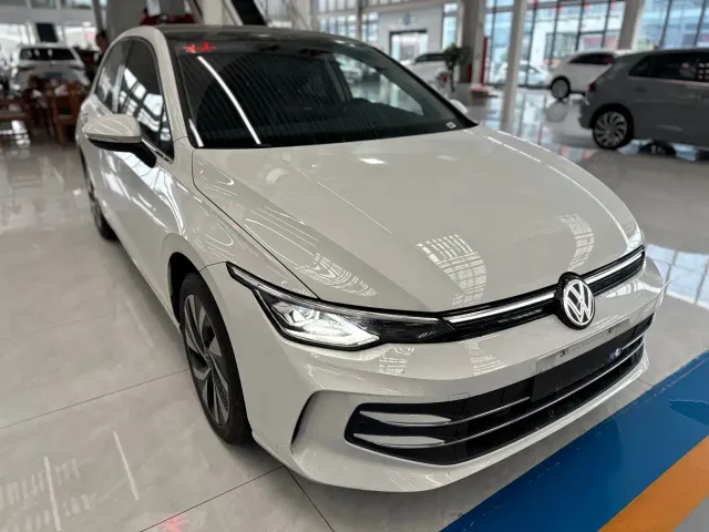Volkswagen Golf — Фото автомобиля 3
