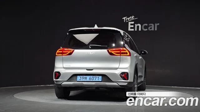 Kia Niro — Фото автомобиля 4