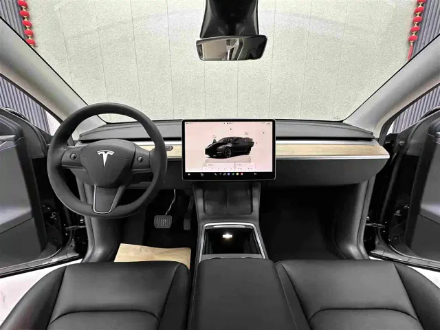 Tesla Model Y — Фото автомобиля 11