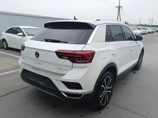 Volkswagen T-Roc — Фото автомобиля 6