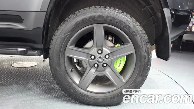 Land Rover Defender — Фото автомобиля 17