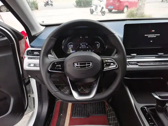 Geely Emgrand — Фото автомобиля 10