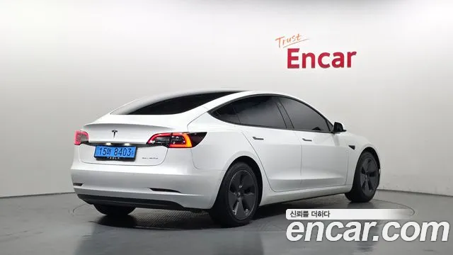 Tesla Model 3 — Фото автомобиля 2