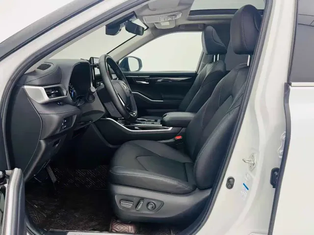 Toyota Highlander — Фото автомобиля 7