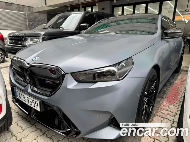 Фотография автомобиля — BMW M5