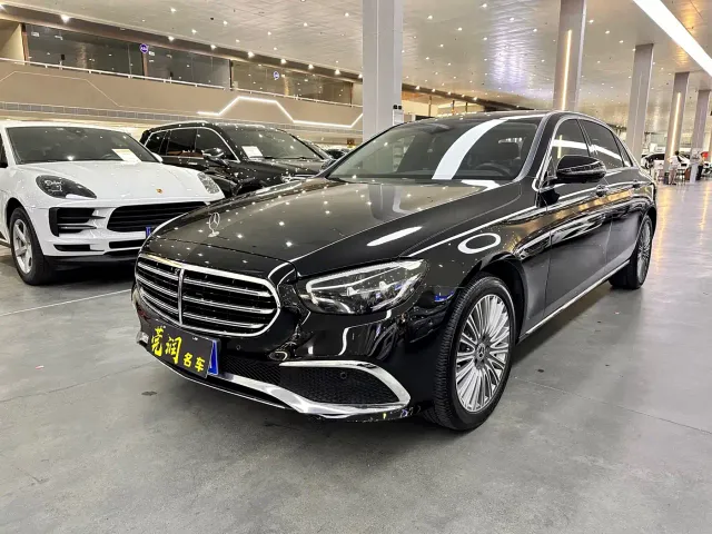 Фотография автомобиля — Mercedes-Benz E-Class