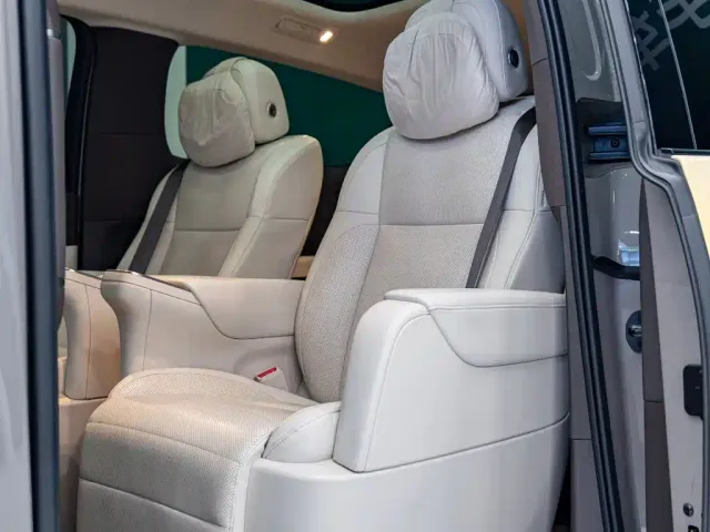 Li Auto MEGA — Фото автомобиля 22