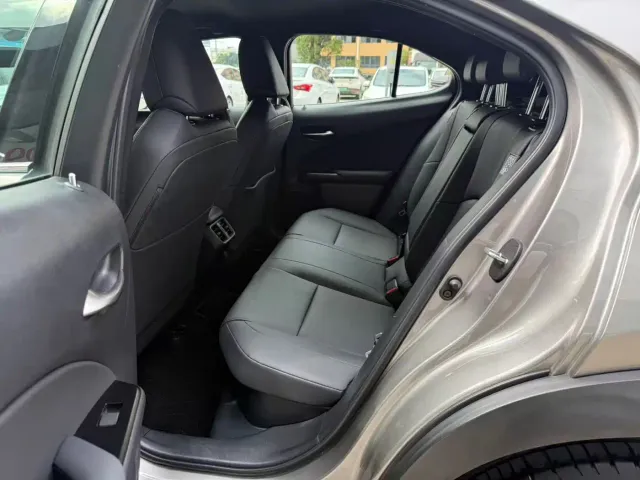 Lexus UX — Фото автомобиля 5