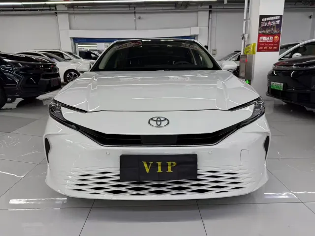Toyota Camry — Фото автомобиля 2