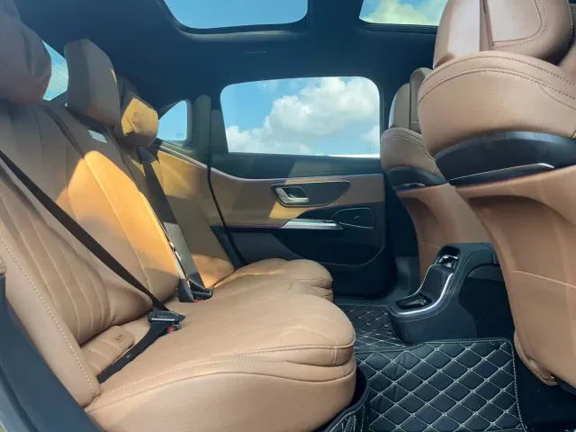 Mercedes-Benz E-Class — Фото автомобиля 3