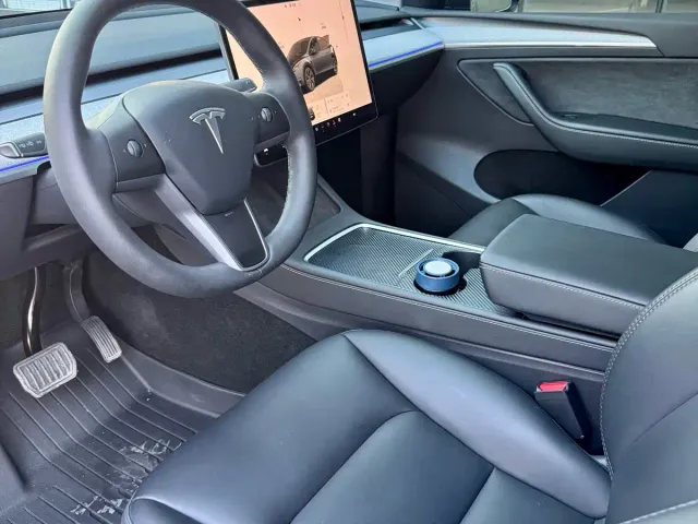 Tesla Model Y — Фото автомобиля 9