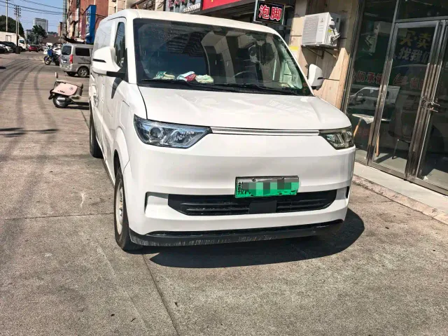 Ruichi New Energy EC75 — Фото автомобиля 4