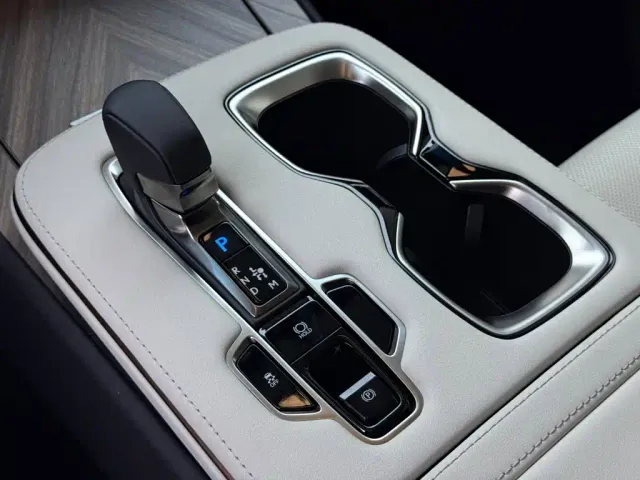Lexus LM — Фото автомобиля 21
