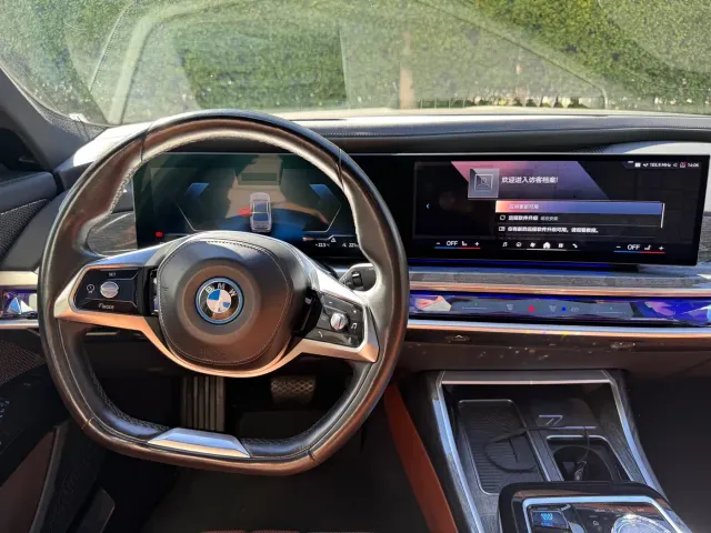 BMW i7 — Фото автомобиля 14