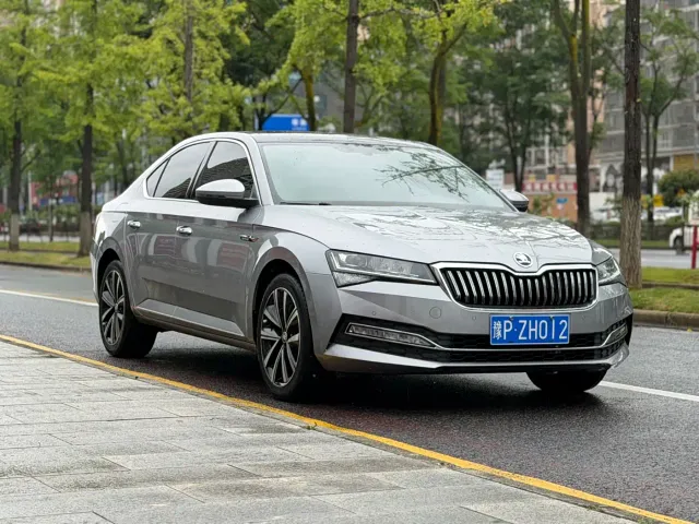 Skoda Superb — Фото автомобиля 3