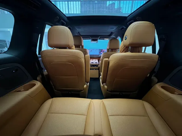 Li Auto i8 — Фото автомобиля 4