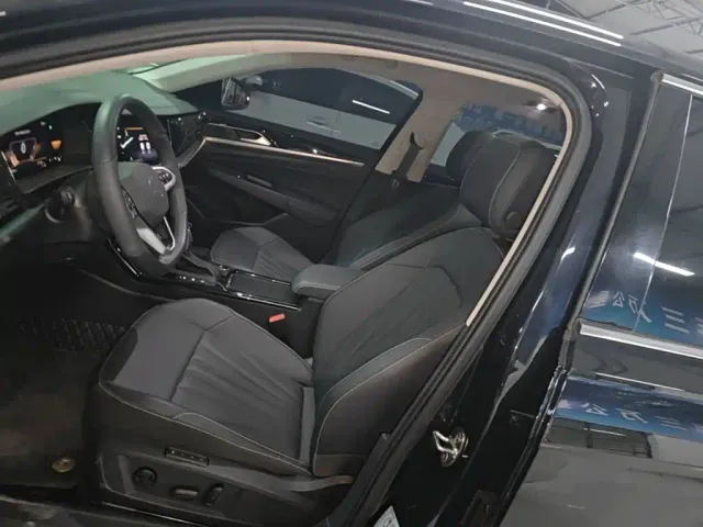 Volkswagen Passat — Фото автомобиля 14