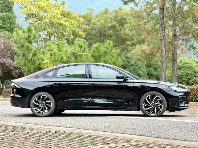 Lincoln Z — Фото автомобиля 4