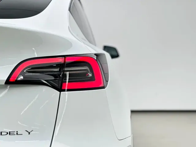 Tesla Model Y — Фото автомобиля 7