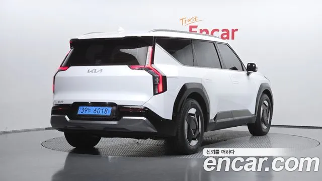 Kia EV9 — Фото автомобиля 2