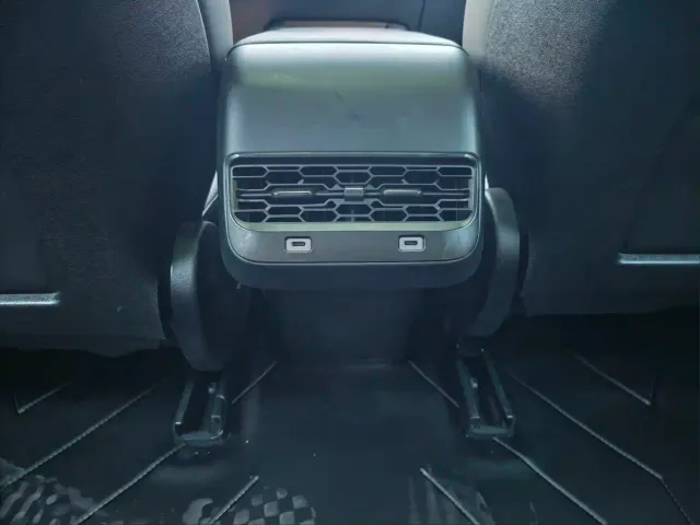 Tesla Model 3 — Фото автомобиля 15