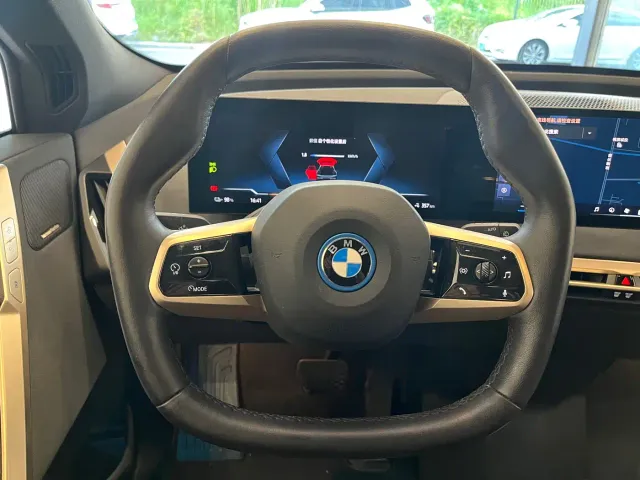 BMW iX — Фото автомобиля 18