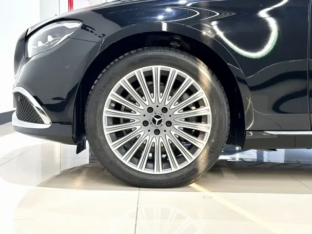 Mercedes-Benz E-Class — Фото автомобиля 17