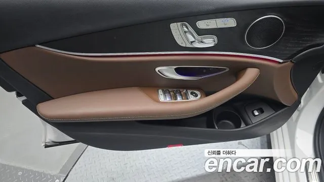 Mercedes-Benz E-Class — Фото автомобиля 24