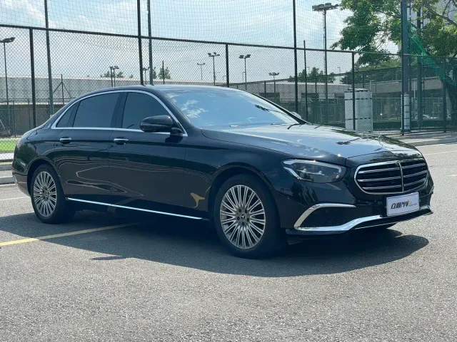 Mercedes-Benz E-Class — Фото автомобиля 3