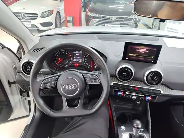 Audi Q2L — Фото автомобиля 10