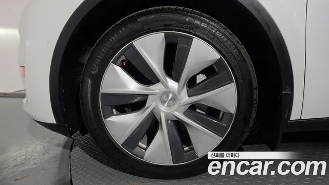 Tesla Model Y — Фото автомобиля 5
