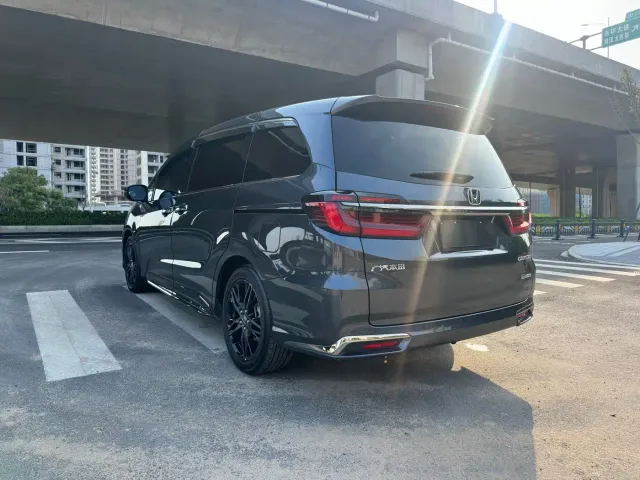 Honda Odyssey — Фото автомобиля 7