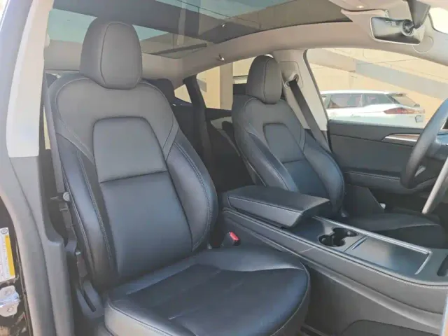 Tesla Model Y — Фото автомобиля 24