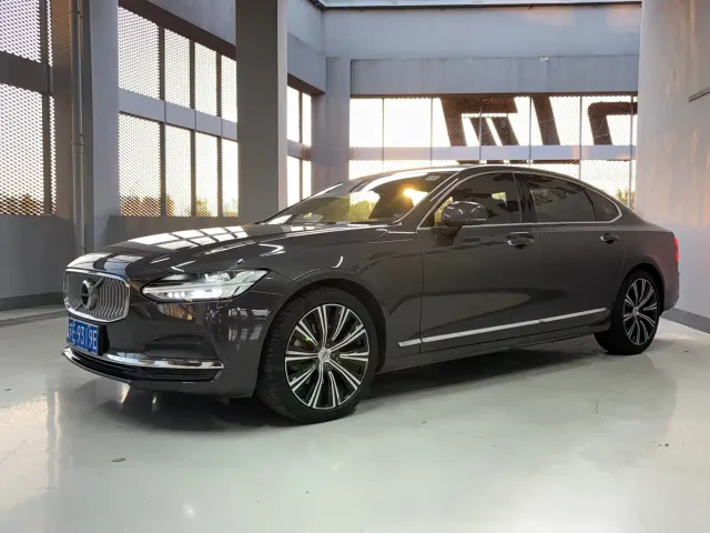 Фотография автомобиля — Volvo S90