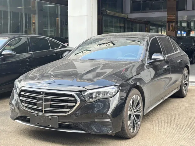 Фотография автомобиля — Mercedes-Benz E-Class