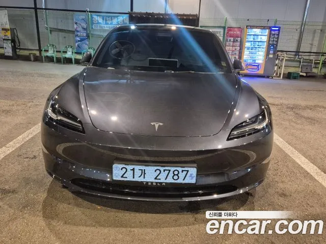 Фотография автомобиля — Tesla Model 3