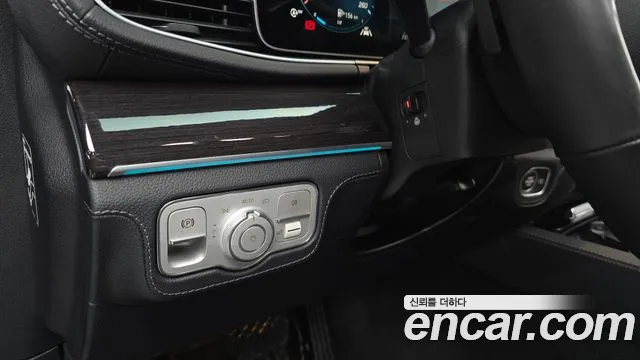 Mercedes-Benz GLE-Class — Фото автомобиля 14