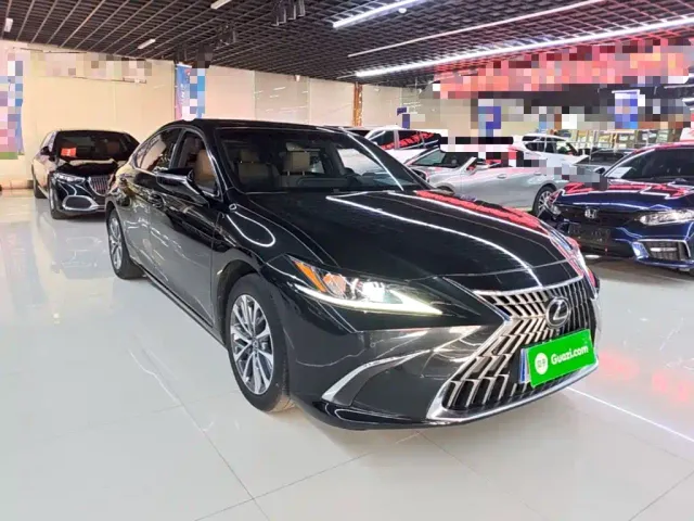 Lexus ES — Фото автомобиля 3