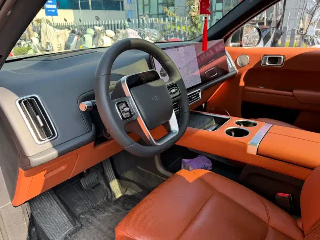 Li Auto L8 — Фото автомобиля 7