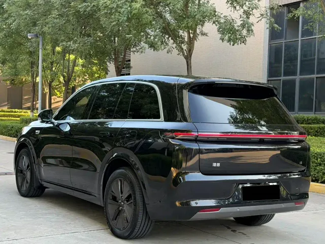 Li Auto L8 — Фото автомобиля 14