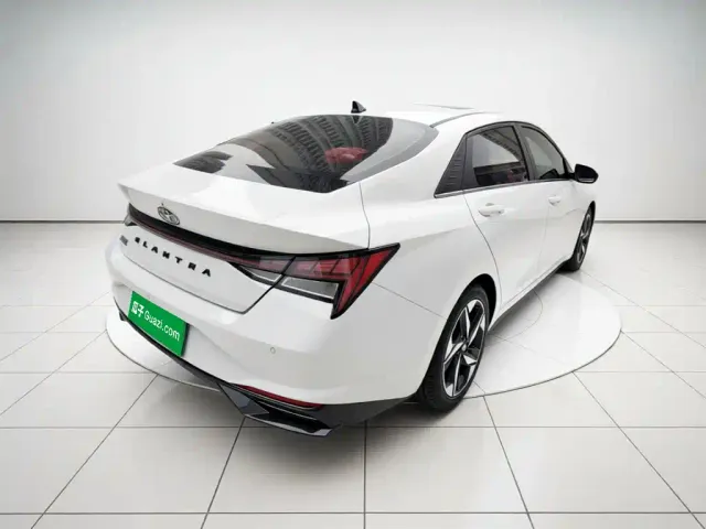 Hyundai Elantra — Фото автомобиля 4