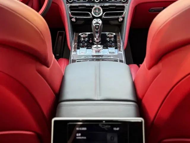 Bentley Flying Spur — Фото автомобиля 21