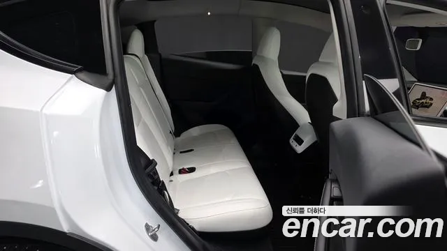 Tesla Model Y — Фото автомобиля 17