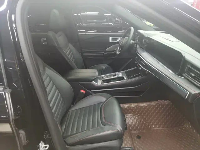 Ford Explorer — Фото автомобиля 4
