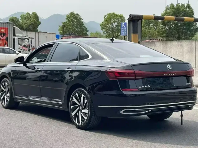Volkswagen Passat — Фото автомобиля 4