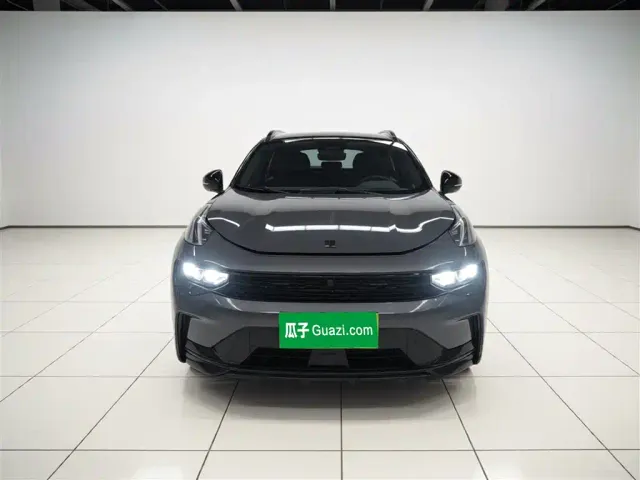 Lynk & Co 01 — Фото автомобиля 2