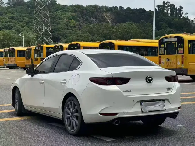 Mazda Axela — Фото автомобиля 7