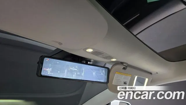 Tesla Model 3 — Фото автомобиля 30